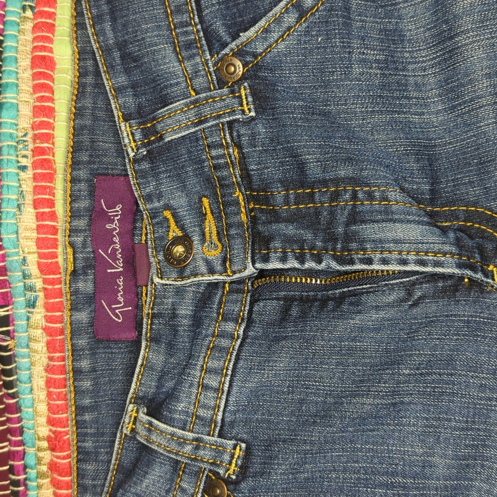 Gloria Vanderbilt Jeans - Picture 2 of 5